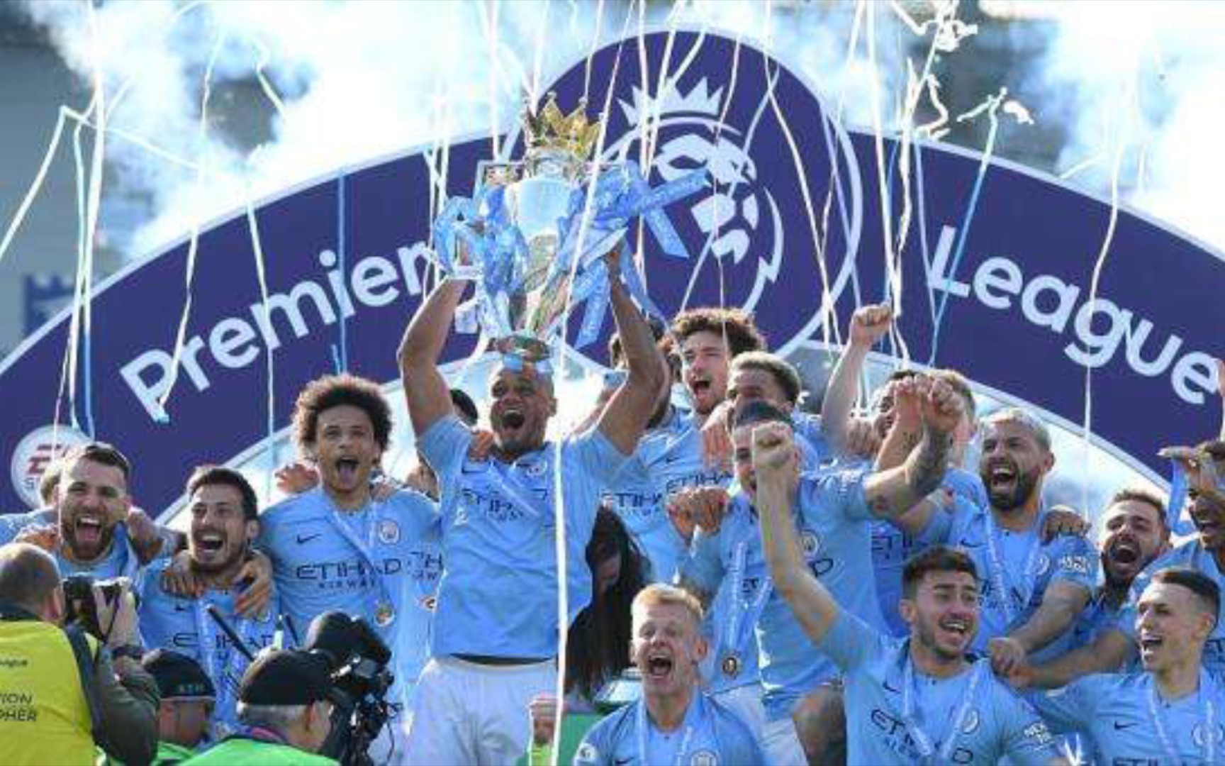 他的执教特 他的执教特